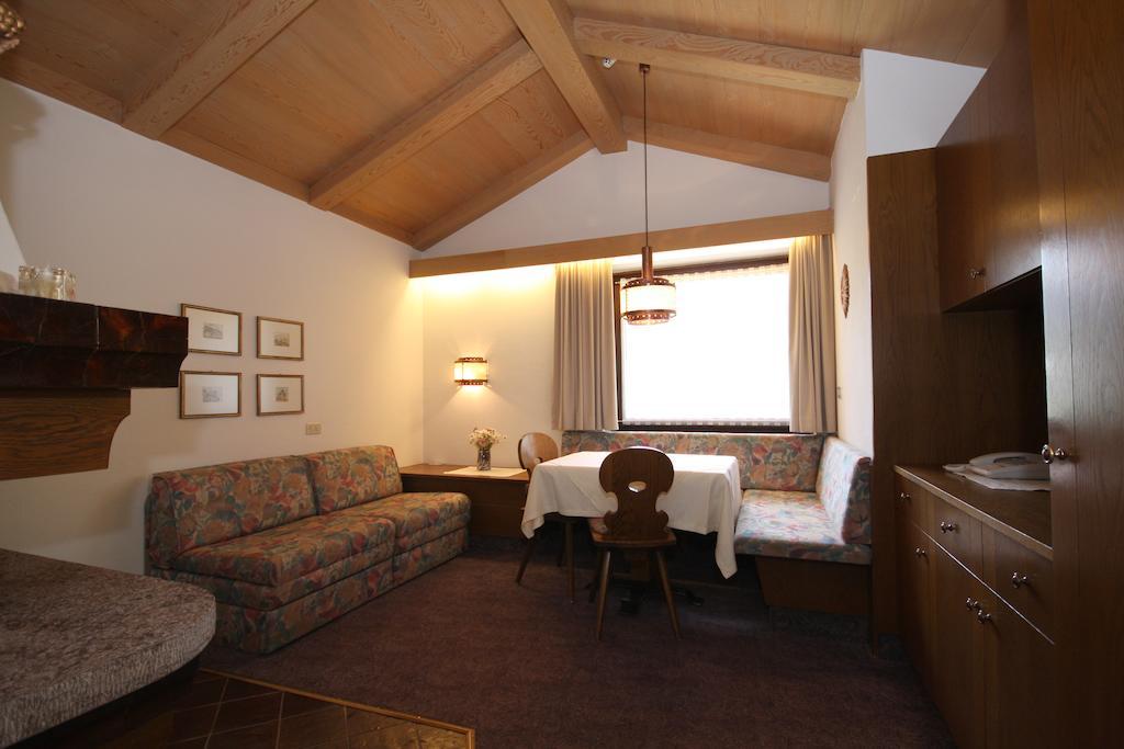 Apartments Residence Alta Badia Кольфоско Номер фото