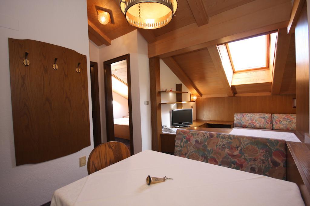 Apartments Residence Alta Badia Кольфоско Номер фото